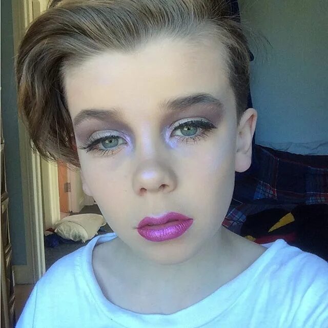 Бьюти блоггер джек 10 лет. Макияж мальчик девочка. Джек бьюти блогер мальчик. Макияж мальчик девочка. Легкий макияж для подростка.