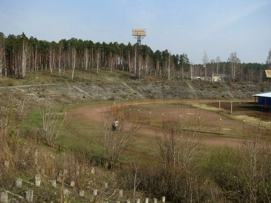 Стадион Калининец Екатеринбург. Екатеринбург, сок Калининец, стадион. Парк Калининец в Екатеринбурге. Стадион Калининец Эльмаш. Стадион калининец