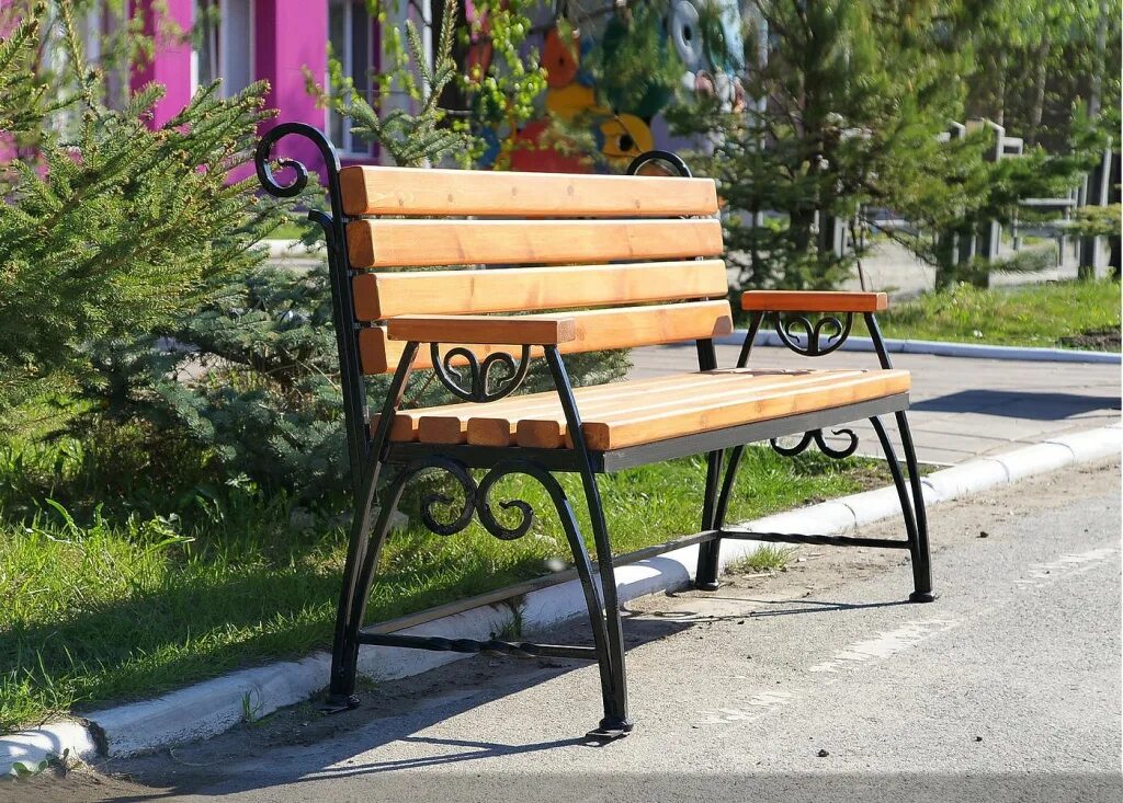 Скамейки для дачи из металла и дерева. Скамейки уличные. скамейка из металла. красивые уличные скамейки. скамья со спинкой уличная.