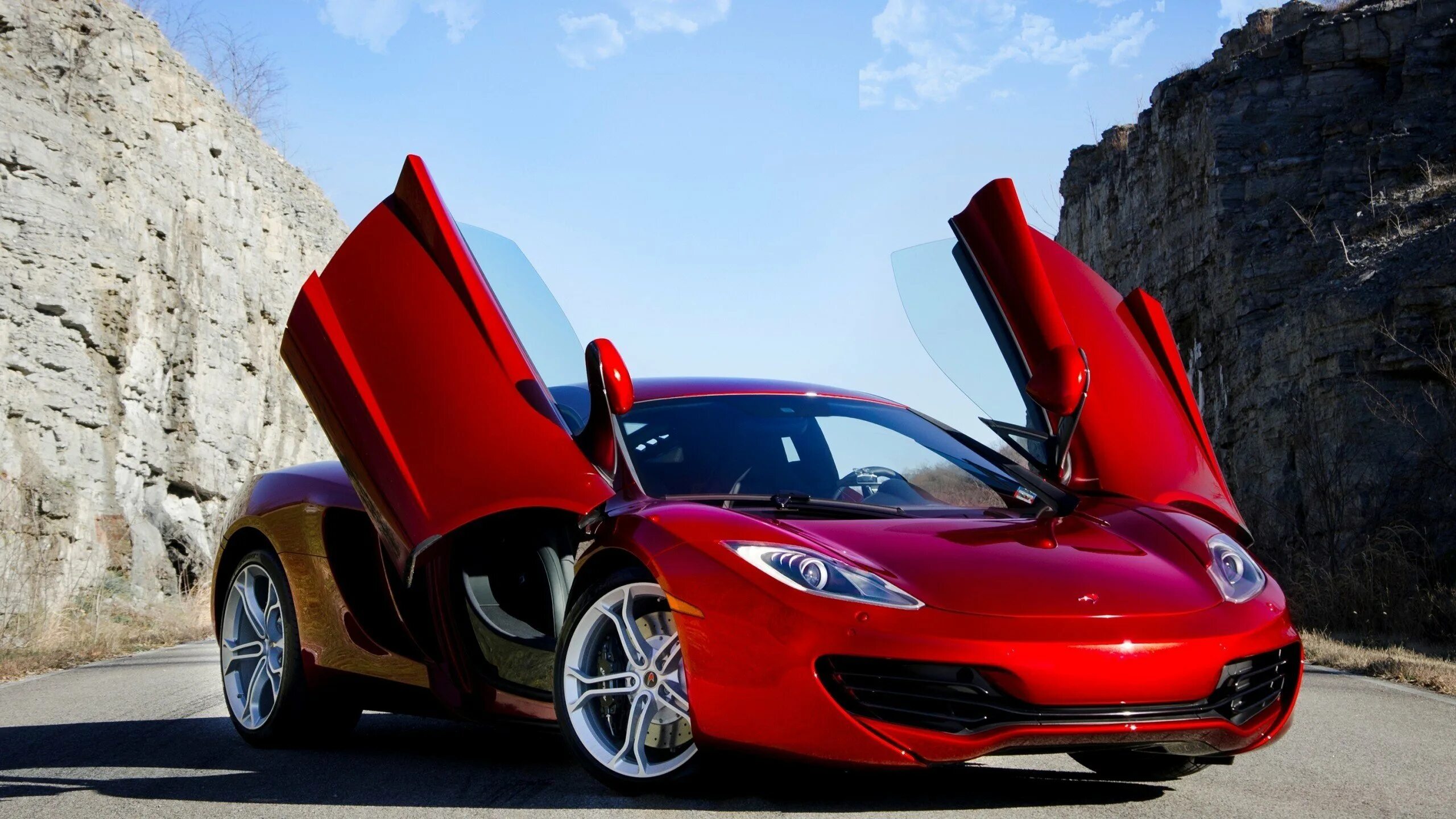 Спортивная тачка Макларен 12с. MCLAREN 12c красный. Спорт кар Макларкн красный. Макларен 12с Спайдер.