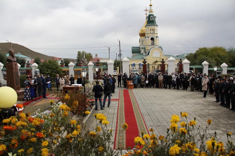 Прогноз погоды агинское забайкальский на 10 дней. Агинское Забайкальский край. Памятник Бальжин Хатан. Поселок Агинское. Посёлок Агинское Забайкальский край.