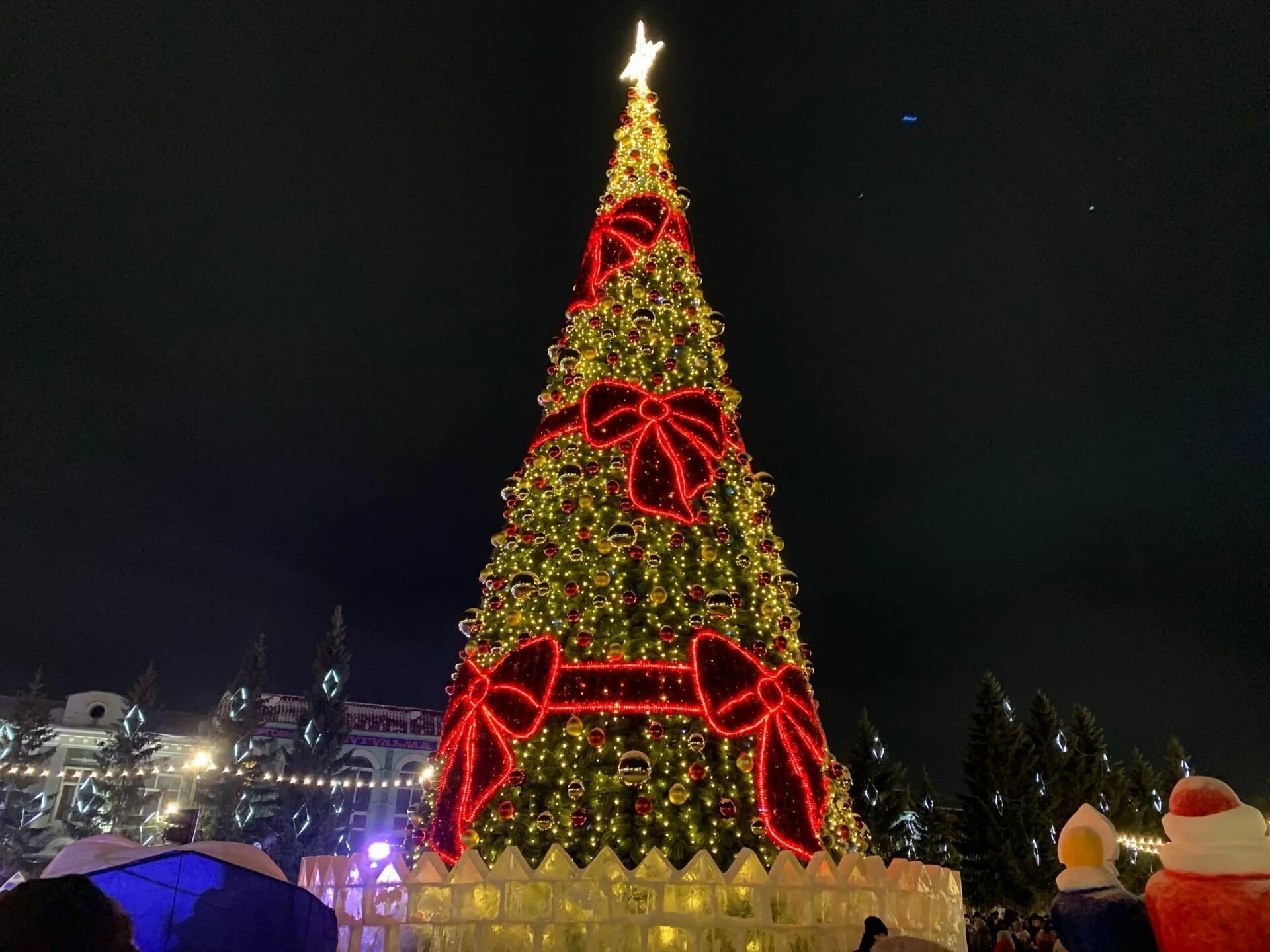 центральная елка азнакаево. мурманск открытие новогодней елки.