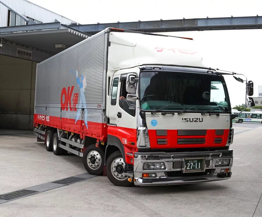 Продажа грузовиков ру. Исузу Фусо тягач. Hino 10 тонн. Исузу грузовик 20т. Mitsubishi Fuso 4-осный.