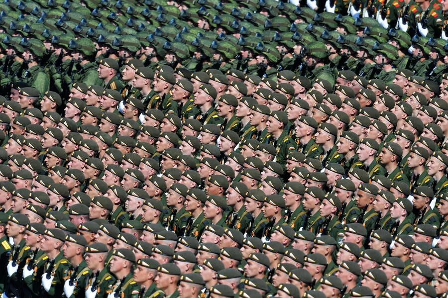 Многочисленная армия. Мощь армии России. Самая большая армия людей в мире.