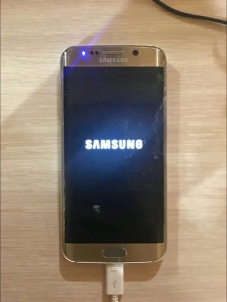 Смартфоны экран амулет. Самсунг с :экраном 5.5. экран самсунг а5. разбитый самсунг галакси а7. экран на самсунг а7.