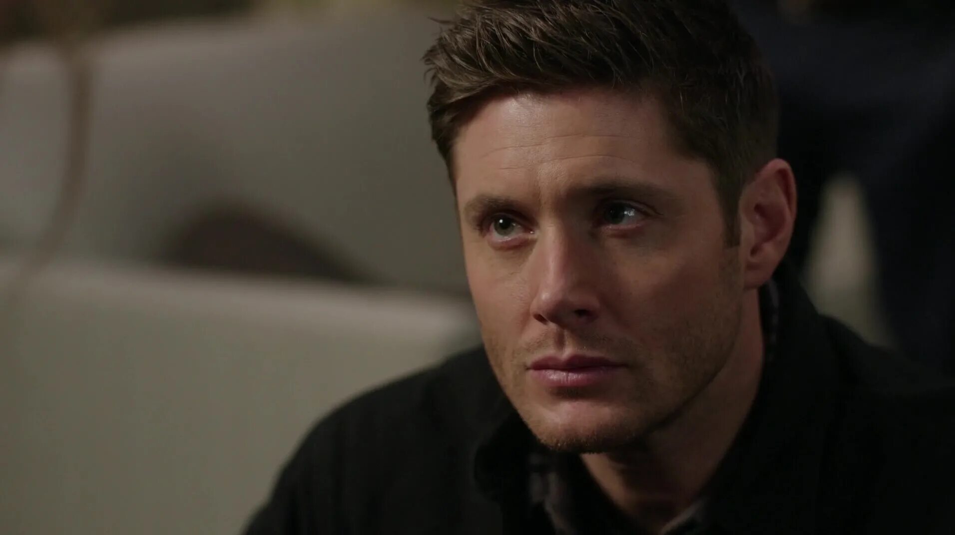 Клэр сверхъестественное. Dean winchester claire novak. дин винчестер и клэр. дин и клэр сверхъестественное. дин винчестер серьезное лицо.
