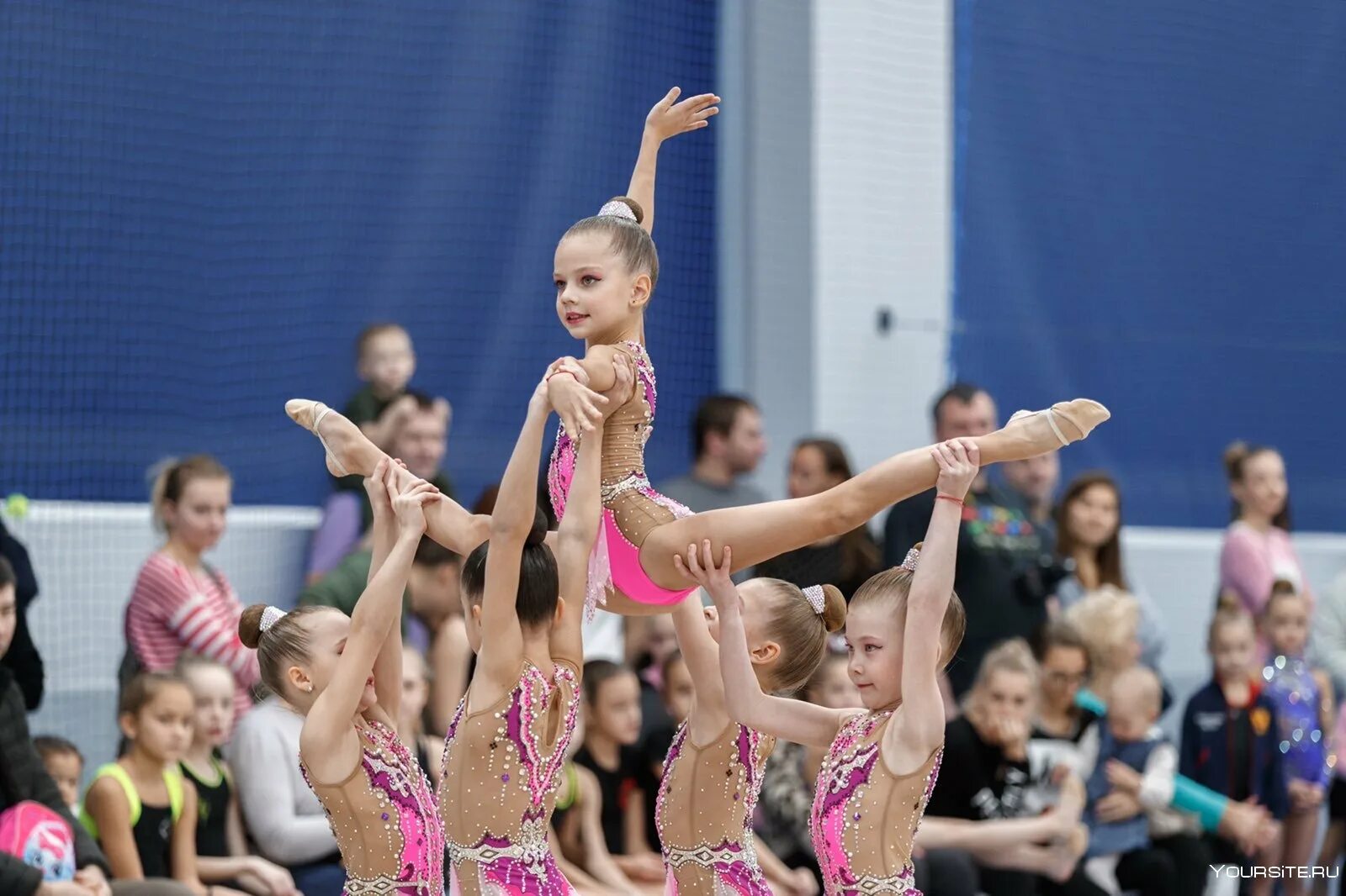 Художественная гимнастика для дошкольников. Детские выступления художественной гимнастики. Художественная гимнастика дети. Художественная гимнастика малыши. Детские выступления художественной гимнастики.