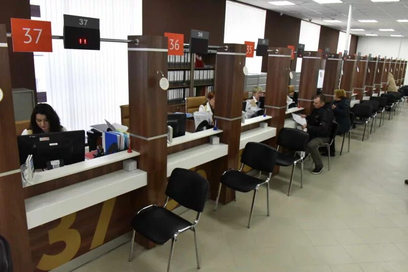 Центр по приему на работу. Мфц чертаново северное. стойка в мфц. мебель для мфц. центры госуслуг в москве.