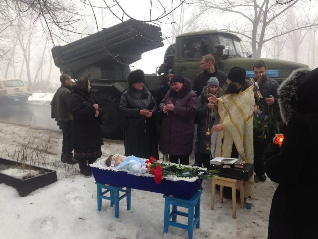 Похороны детей погибших в Донбассе. Похороны детей погибших в Донецке.
