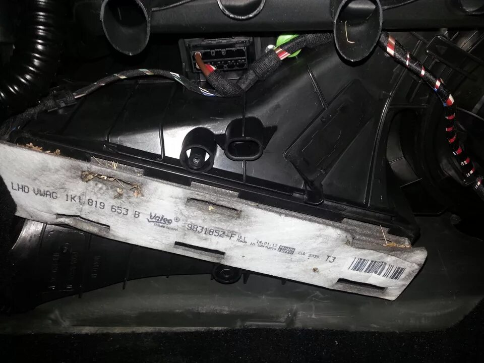 Замена салонного фильтра - Volkswagen Golf Mk7, 1,2 л, 2014 года своими руками D
