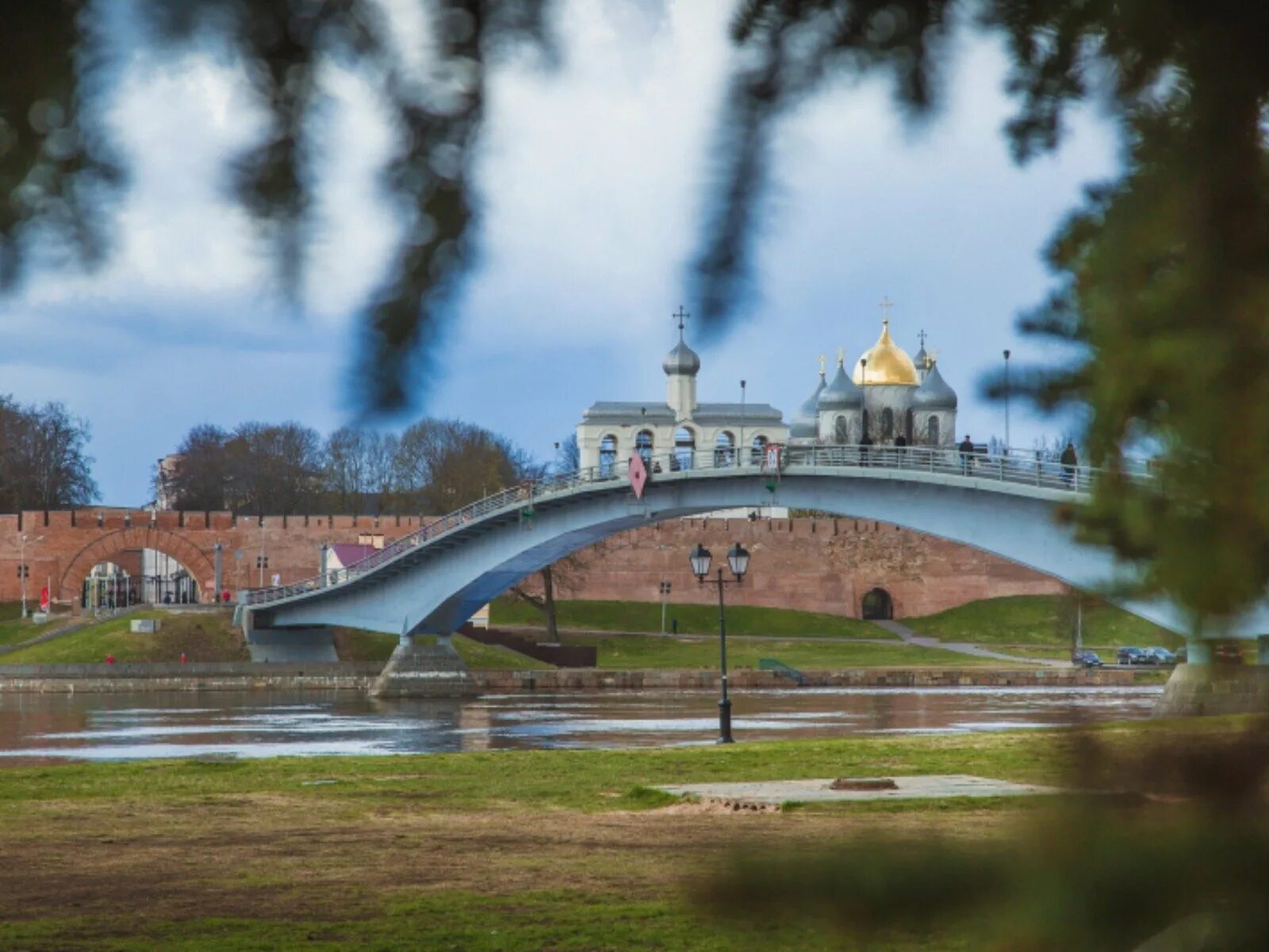 Великий новгород остановиться. Исторический центр Великого Новгорода. Великий Новгород современность. Великий Новгород туристы. Великий Новгород Великий Новгород.