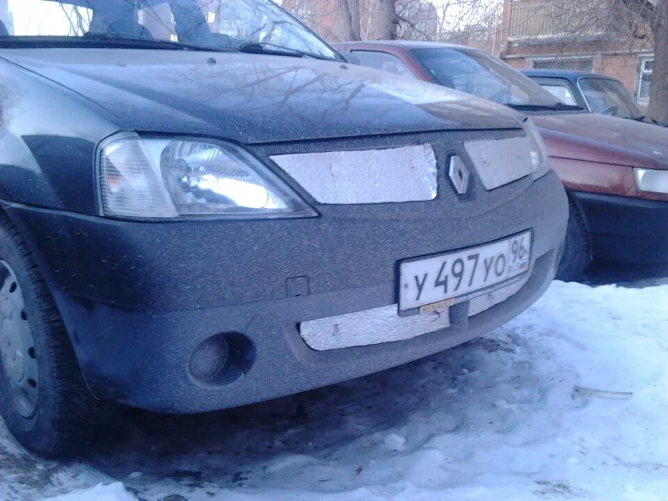 Как закрыть радиатор рено логан 1. Защита от холода радиатора рено логан 1. утеплитель радиатора рено логан 1. защита радиатора рено логан 1. зимняя защита радиатора рено логан.