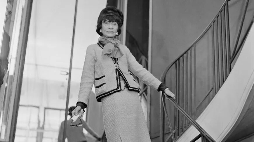 Первый магазин коко шанель в париже. Первый магазин коко шанель в париже. First chanel. Первый магазин коко шанель в париже 1910. Жакет коко шанель.