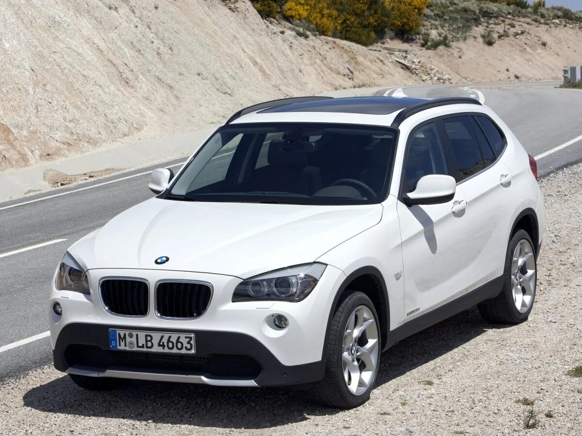 Х 1 автомобиль. BMW x1. BMW x1 2009. BMW x1 белая. БМВ х1 2008.