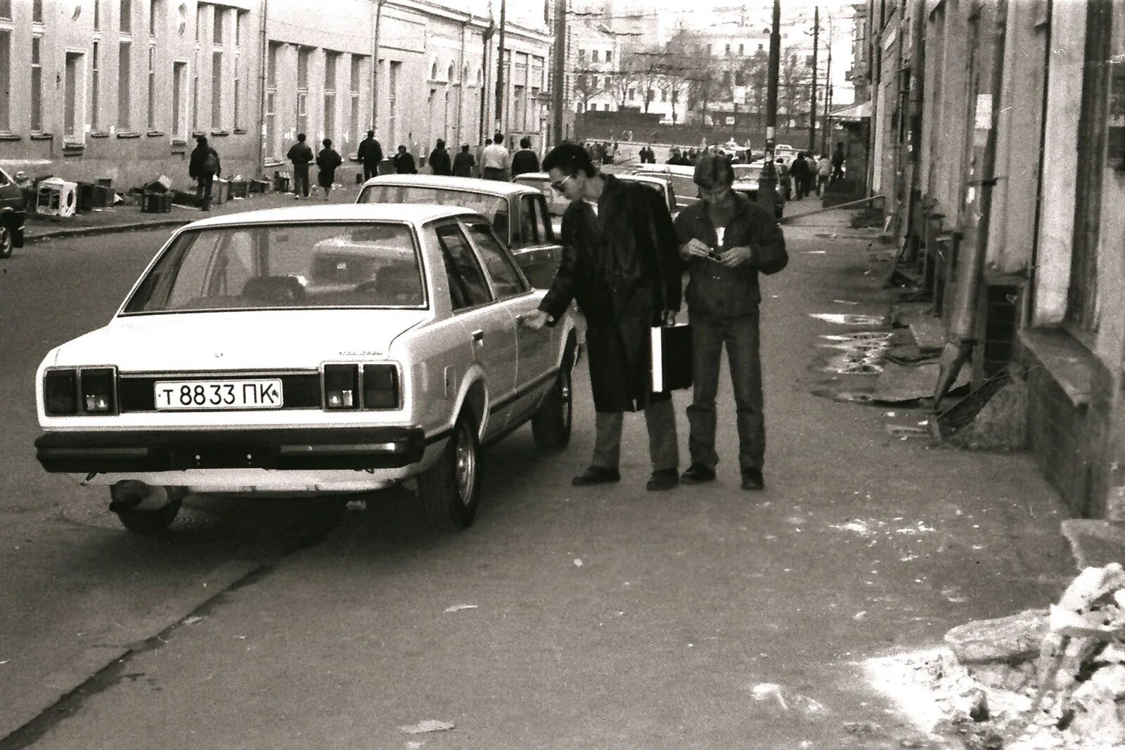 Девяностые 11 читать. Москва в 90-е. Улица Тверская Москва 90х. 90-Е годы. Москва в 90-е годы.