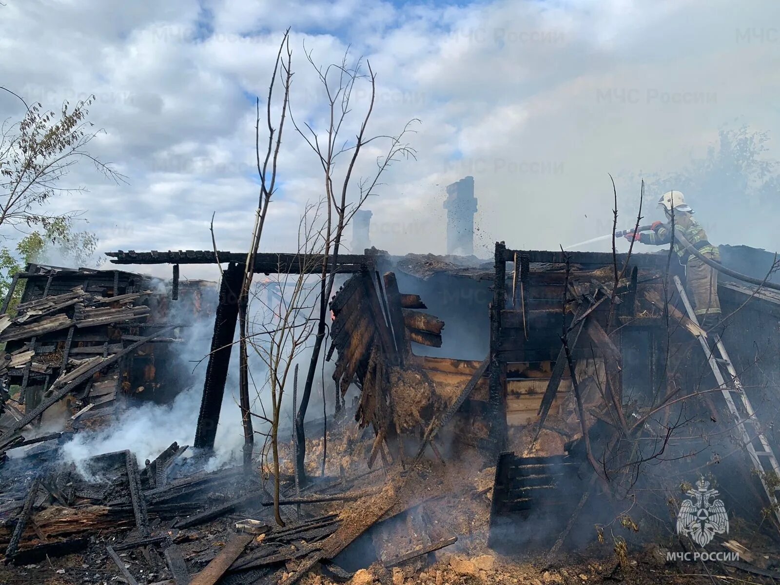 Пожары в тавде в августе. Пожар сегодня. Пожар. Пожар в нижней тавде сегодня. Пожары в жилых домах.