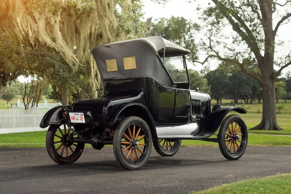 Первая машина форд. Ford t 1908. Форд model t 1908. Ford model t 1924 Roadster.