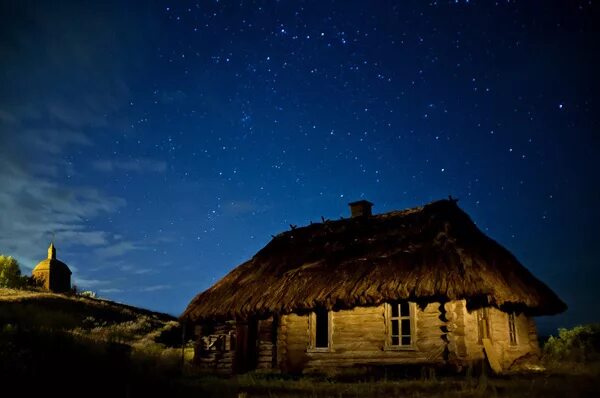 Украинское село ночью. Украинская деревня ночью. Украинские хаты ночью. Хата ночь. Ночные хаты