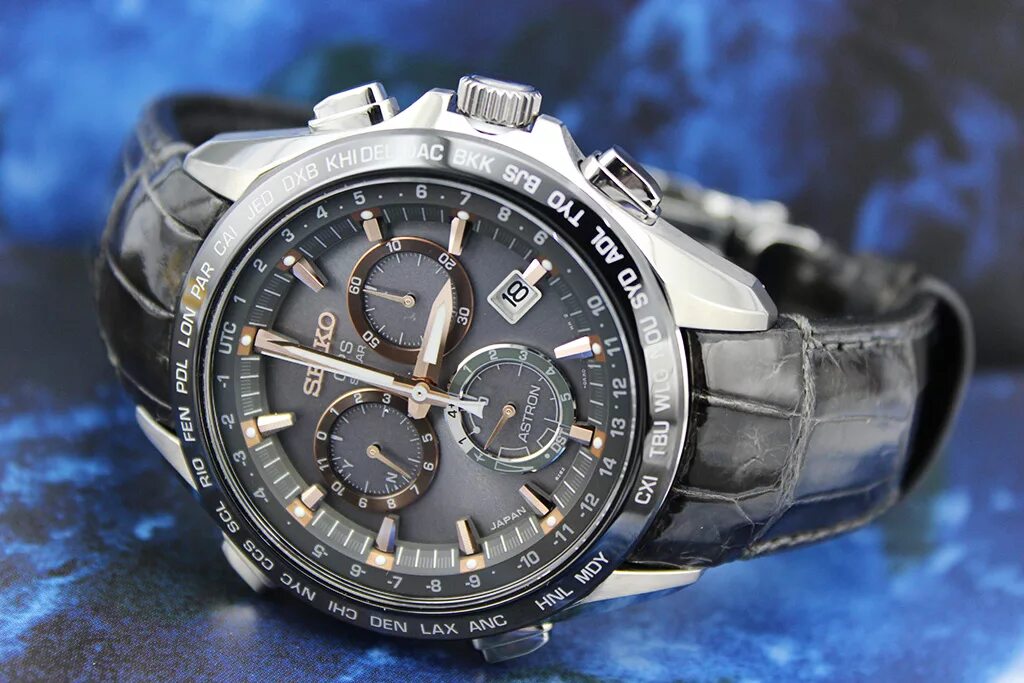 Лучшие японские часы. Часы Seiko Astron sse127j1. Сейко титановые часы мужские наручные. Сейко Астрон 23. Часы Сейко на солнечной батарее.