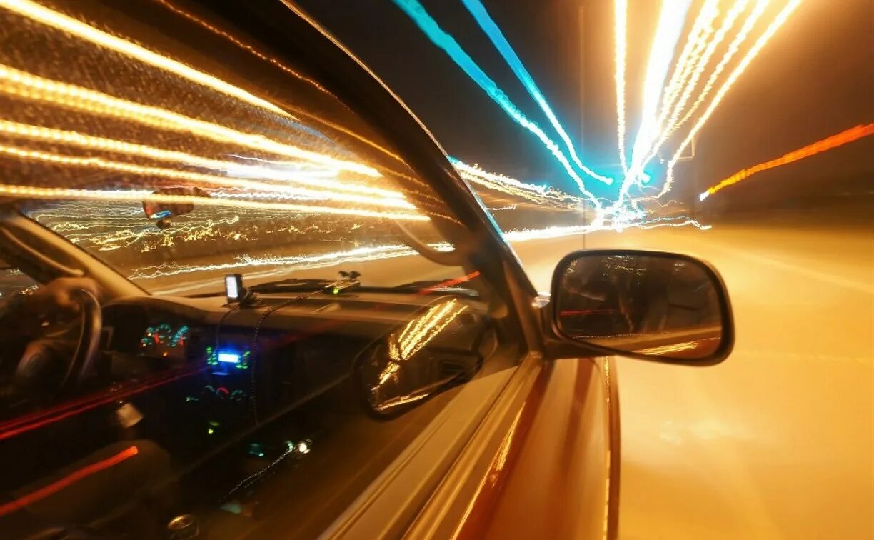 Как остановится на скорости. Машина на дороге. Красивый вид из машины. Машина ночью на дороге. Авто скорость.