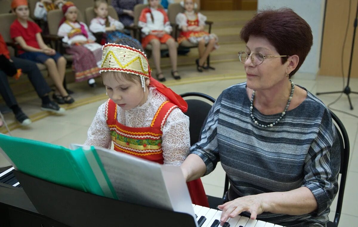 Дом молодежи томск. Вершинина 17 томск. Нижнекамске дворец культуры. Дворец детского и юношеского творчества чита. Дворец творчества детей и молодежи садыкова.