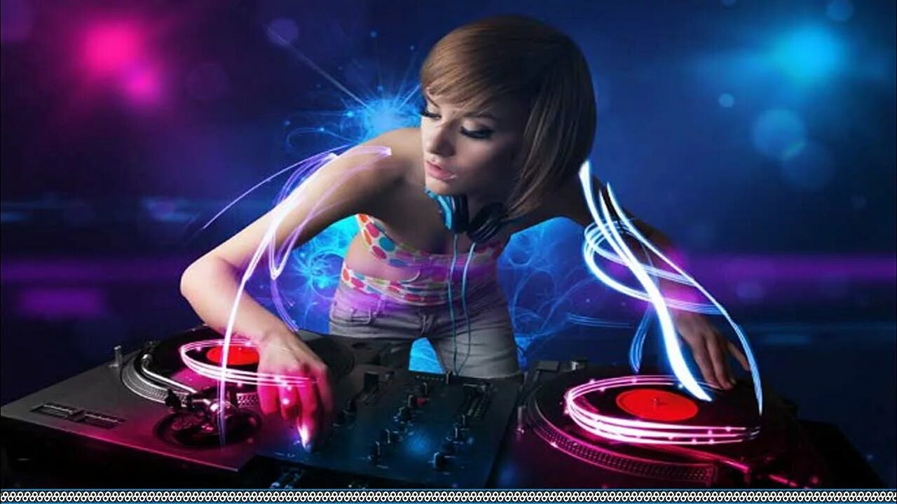 Девушка в наушниках. Красивые диджеи. Девушка диджей. Диджей. Marshmello.