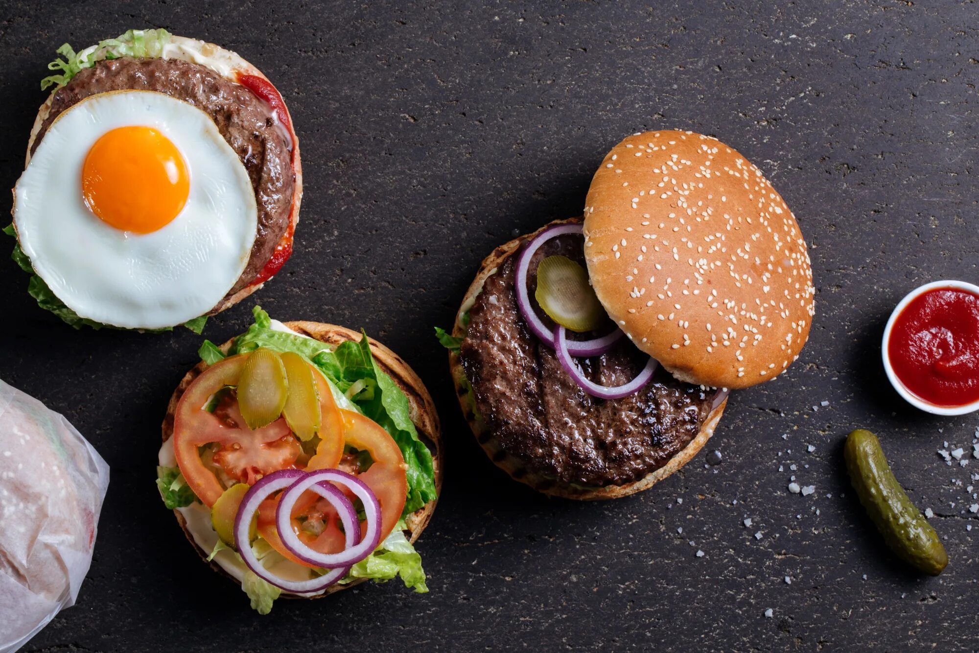 Гамбургер реклама. Тройной воппер бургер кинг. Креветки и бургеры. Разные бургеры. Бургер сверху.