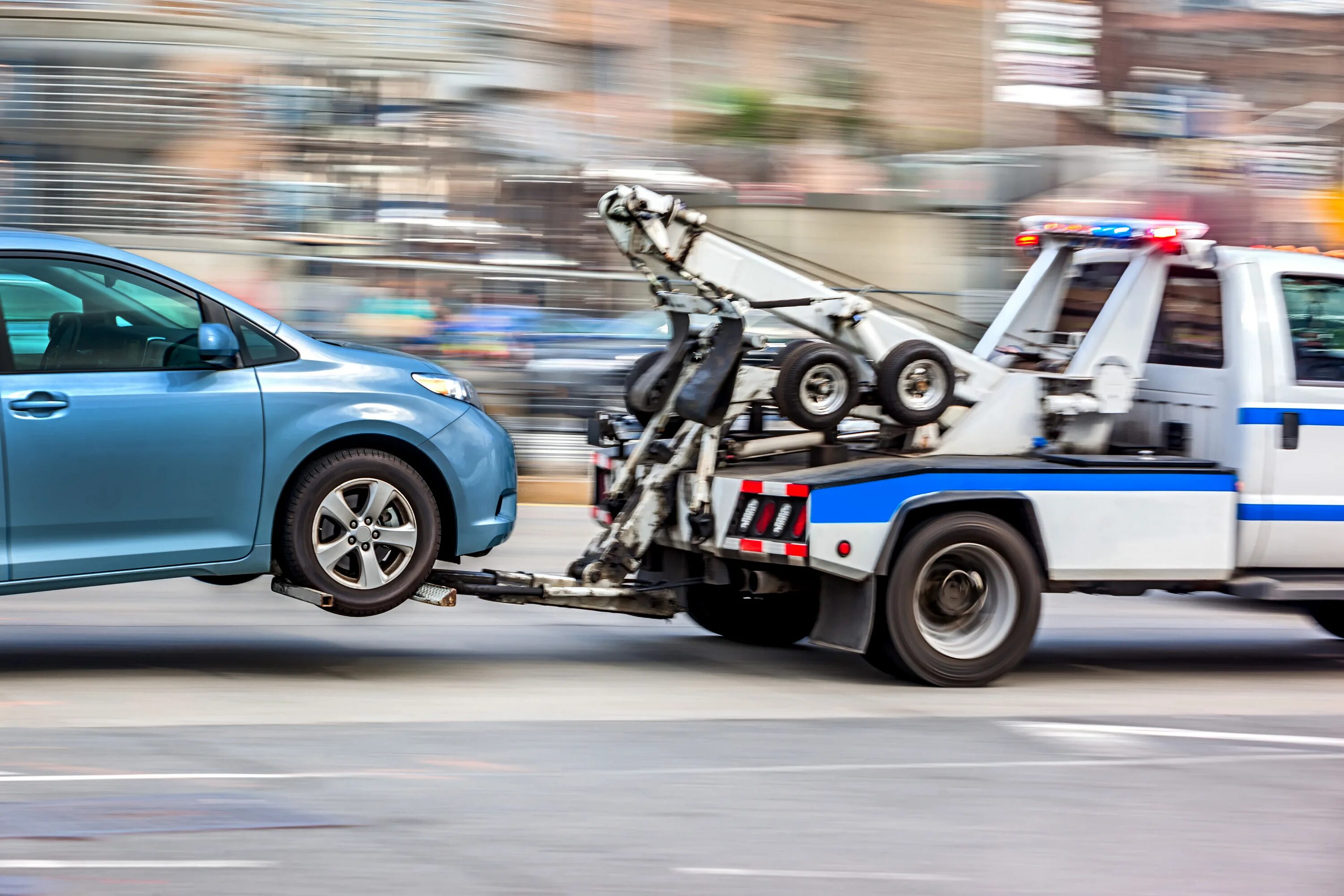 Эвакуатор на дороге автодруг. Tow Truck эвакуатор. Эвакуаторы Нью Йорка. Эвакуатор фото. Эвакуатор увозит машину.