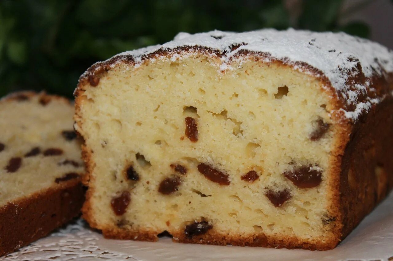 Кекс творожный с изюмом в духовке вкусный. Творожный кекс. творожный кекс шобутинская. кекс с изюмом в духовке. творожные кексы с избмомв духовке.