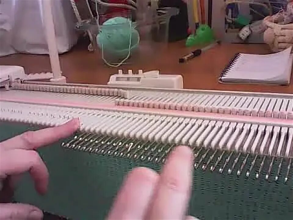 Уроки вязания машине. Кеттлевка в карман. Уроки вязания литке татьяны крючком. Уроки вязания машине. Вязание на вязальной машине северянка.