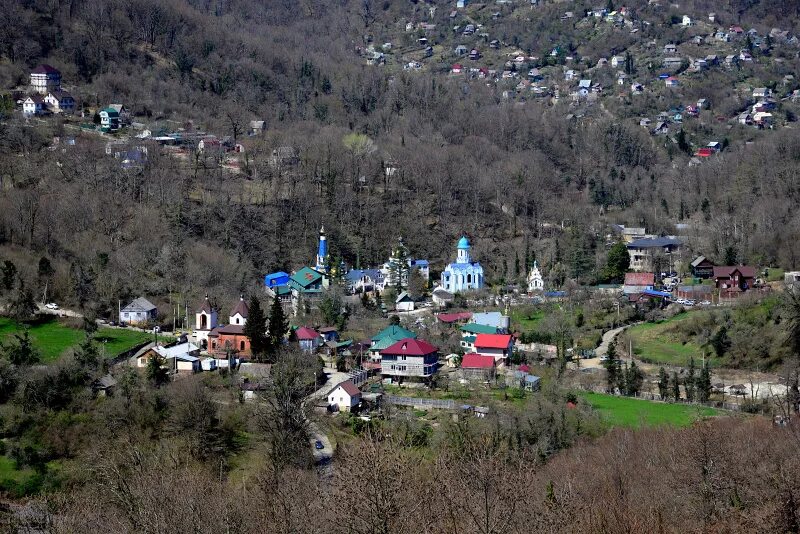 Краснодарский край сочи лесное. Троице-Георгиевский монастырь Сочи. Троице-Георгиевский монастырь Адлерский район. Троице-Георгиевский женский монастырь в Сочи. Троице-Георгиевский монастырь, село Лесное.