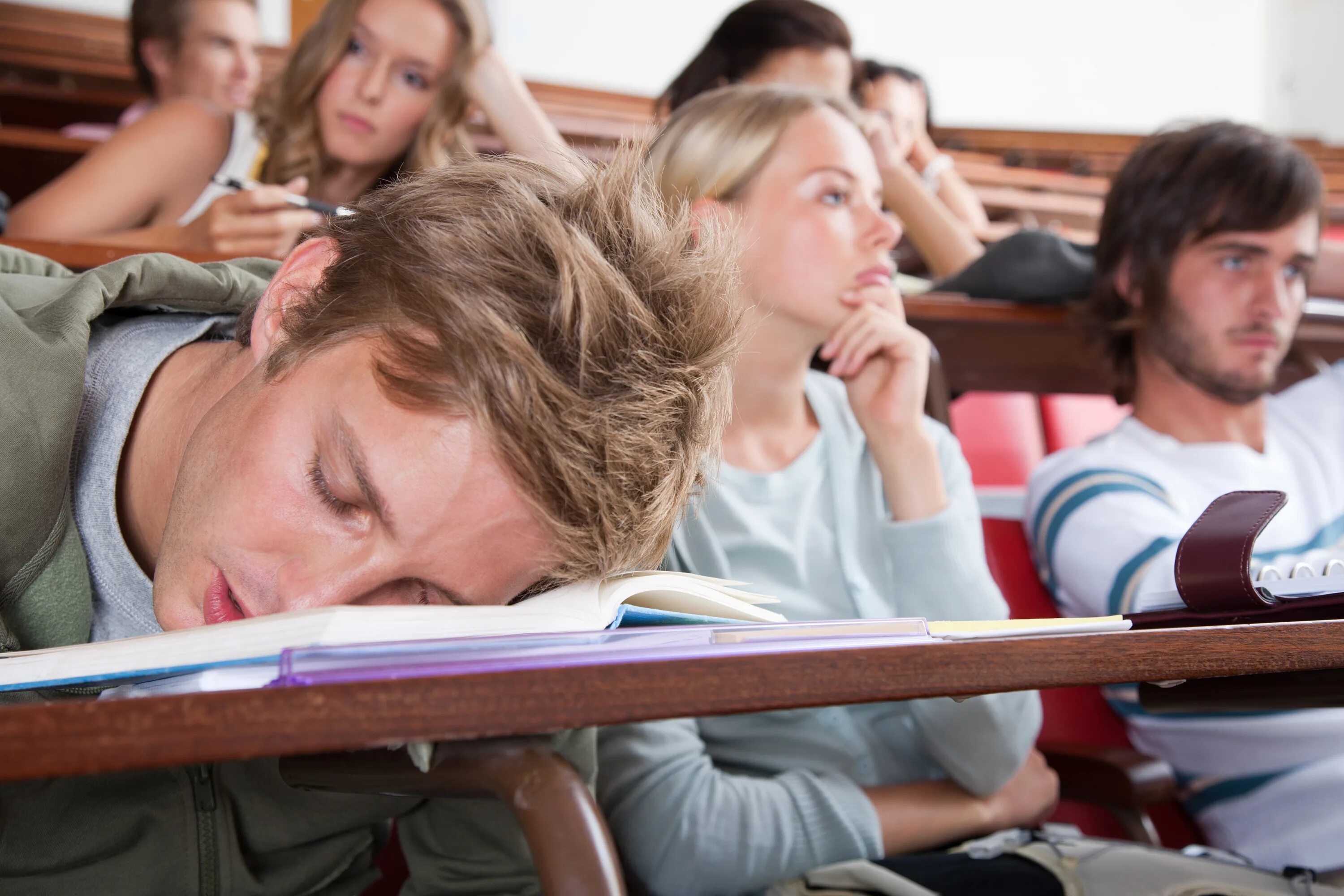 The students are the lecture. Студенты на лекции. Скучная лекция. Студенты на парах.