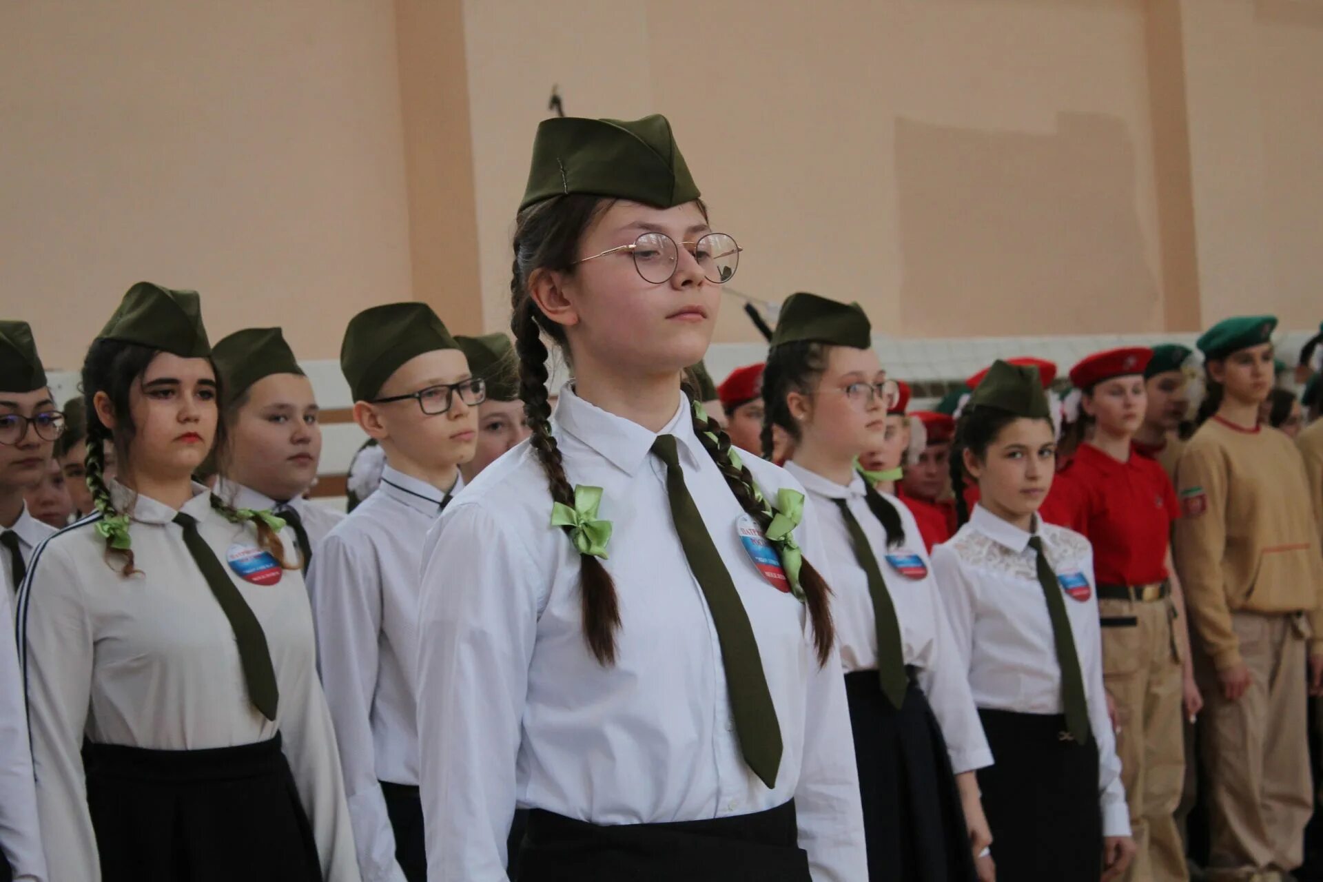 Конкурс строя и песни. Смотр строя и песни в школе. Одежда для строя и песни в школе. Конкурс строя и песни в школе.