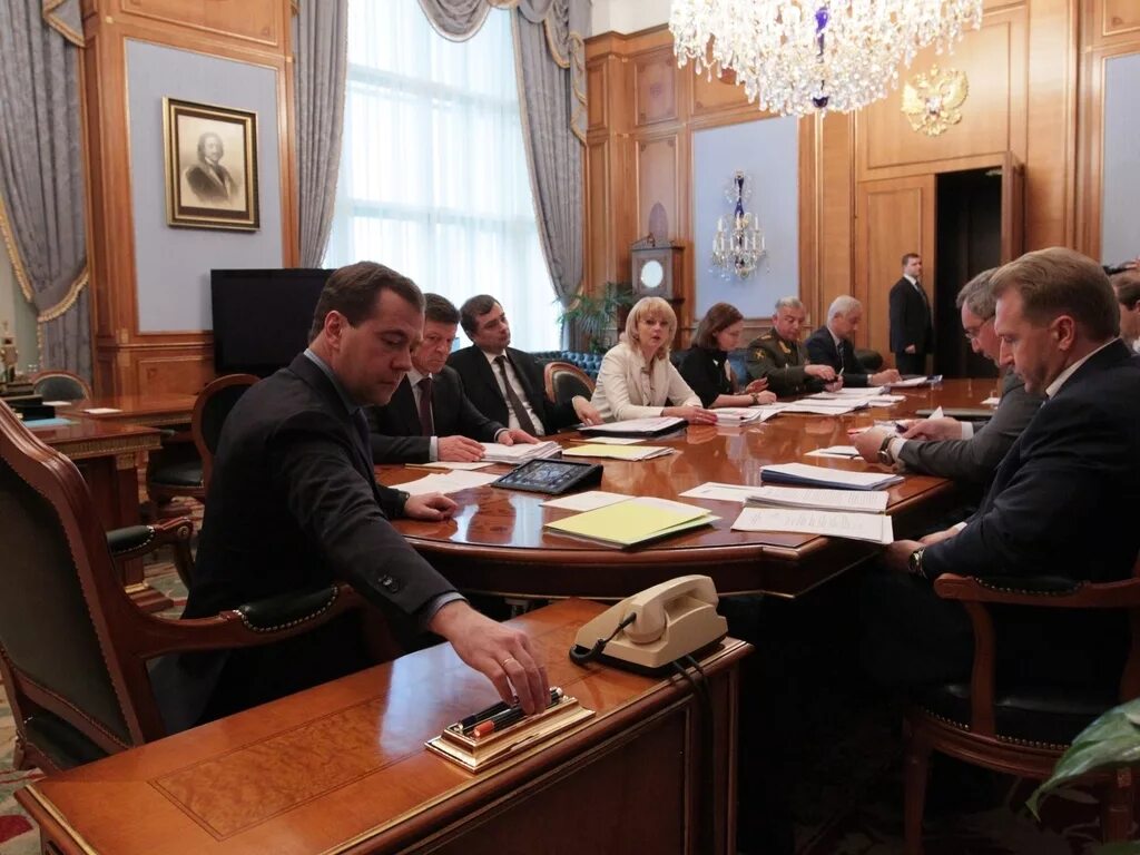 Когда будет сформировано новое правительство. Кабинет президента РФ Медведева. Кабинет министров. Рабочий кабинет министра. Кабинет правительства.