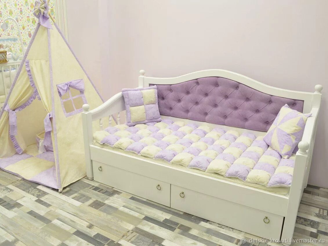 Детская кровать с мягкой спинкой и бортиком. Кровать корона 160х80. Детская кровать с мягкими бортиками. Детские кровати с короной. Детские кровати с мягкой спинкой и бортиком.