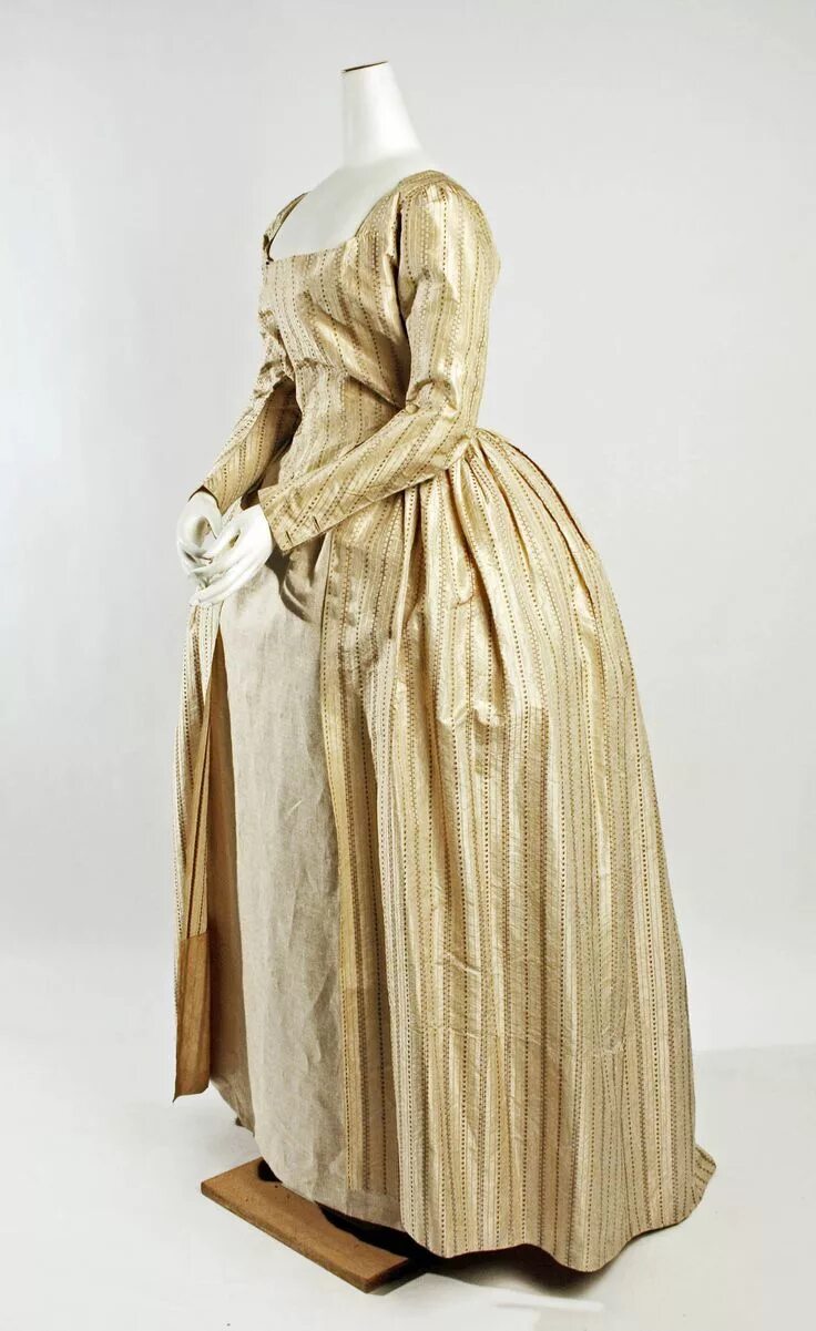 Фижмы 18 век. Панье фижмы 18 века. Платье Ватто 18 век. Платье со складкой Ватто. Фижмы что это