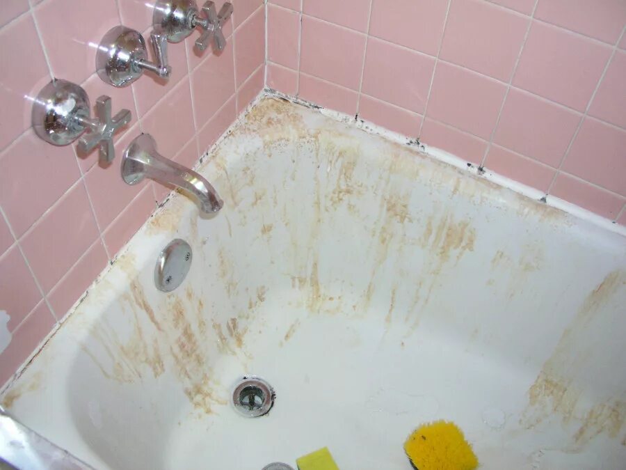 Чем можно мыть ванну. Чистка старой ванны. Ванна очистки головок. Зачищенная ванная. Как отмыть старую ванну.