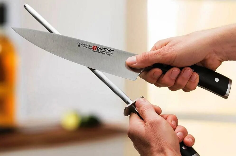 Заточка кухонных ножей. Ножик дома. Заточка ножей мусатом. Заточить кухонный нож.