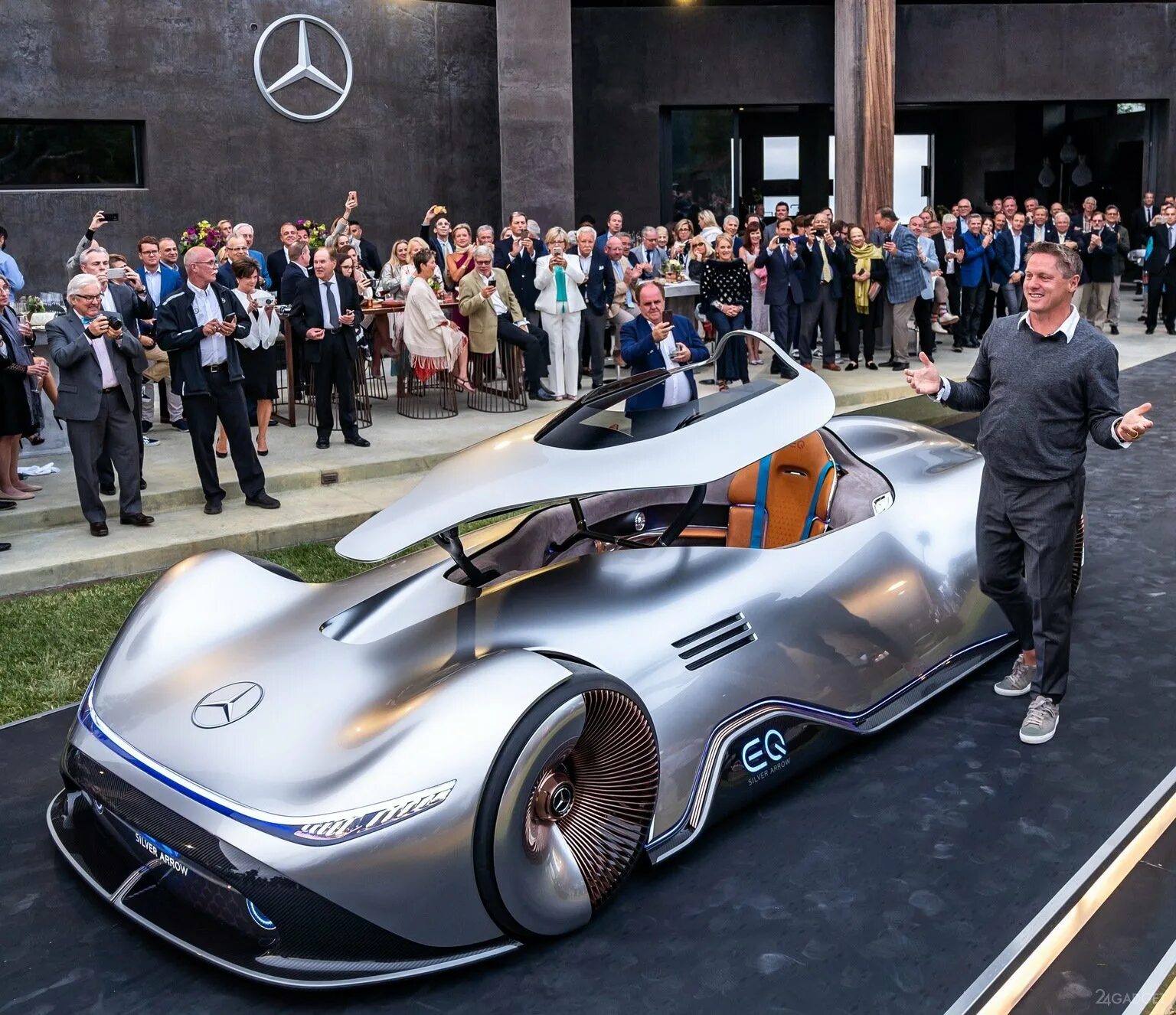 Свежее в тачку. Электрокар Мерседес Benz Vision. Мерседес-Бенц Сильвер Арроу. Mercedes-Benz Vision EQ. Mercedes-Benz Vision EQ Silver arrow.