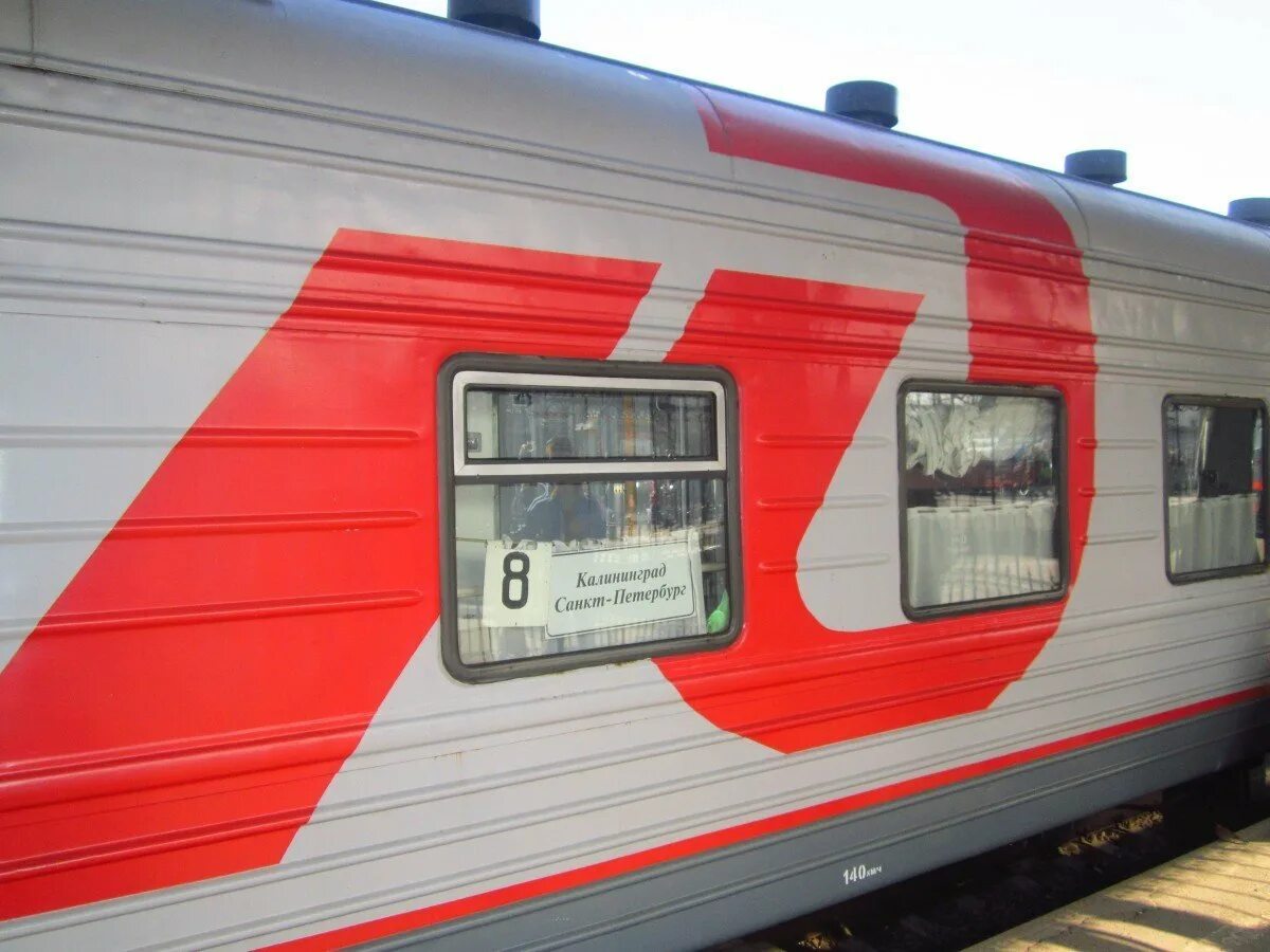 Поезд 79 80. Поезд спб калининград. Поезд 079 санкт-петербург калининград. Пригородный поезд под тепловозом. Тчэ-8 санкт-петербург-пассажирский-московский.