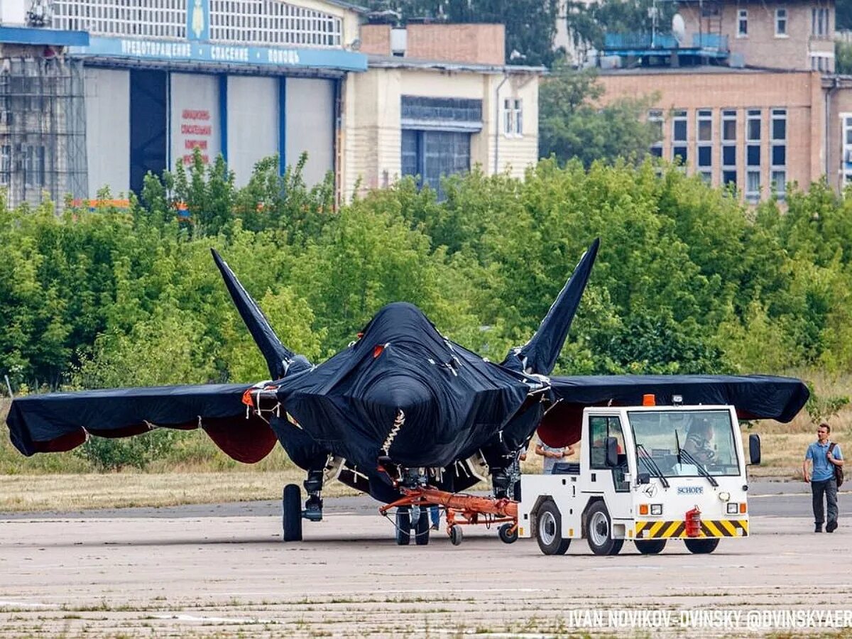 Поколения российских самолетов. Новый российский истребитель Макс 2021. Су 75 самолет Макс 2021. Однодвигательный Су 57. Истребитель Су-75 Checkmate.