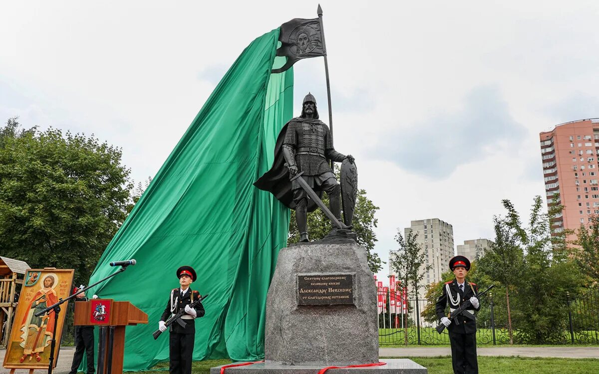 Памятник александру невскому в егорьевске. Памятник святому благоверному великому князю александру невскому. Открыт памятник александру невскому. Памятник александру невскому в егорьевске. Открыт памятник александру невскому.