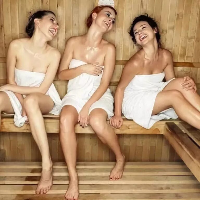 Жена сауна история. Женская баня. Девчата в бане. Фотосессия девушки в бане. Баня с тёлками.