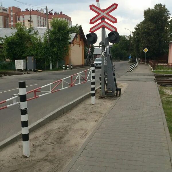 Переехавших майкоп. ЖД переезд в Пушкино. Пушкинский переезд Майкоп. Красная горка ЖД переезд. ЖД переезд Великие Луки.