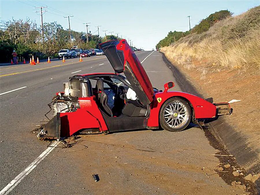 Самые разбитые машины. Ferrari Enzo crash. Разбитые дорогие машины.