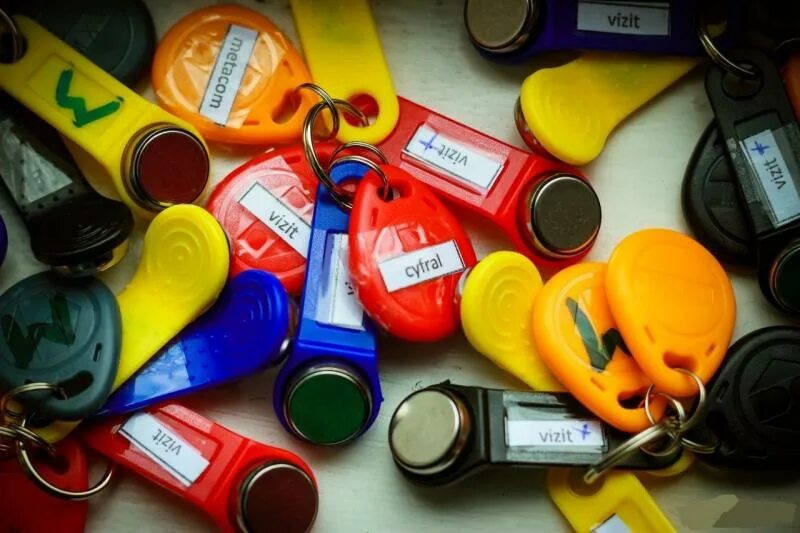 Домофонные ключи программа. Домофонные ключи программа. Магнитный ключ для домофона. Домофонные ключи программа. Универсальный домофонный ключ (ukp-1).