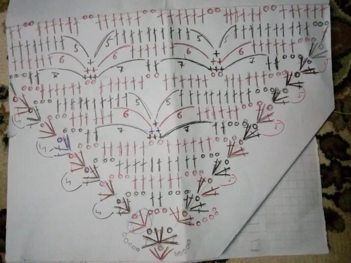 Шаль вязаная крючком узором ананас. Шаль ночные бабочки крючком схема. Бактус крючком схема. Узор бабочки крючком схема для шали. Шаль лунные бабочки елена кожухарь.