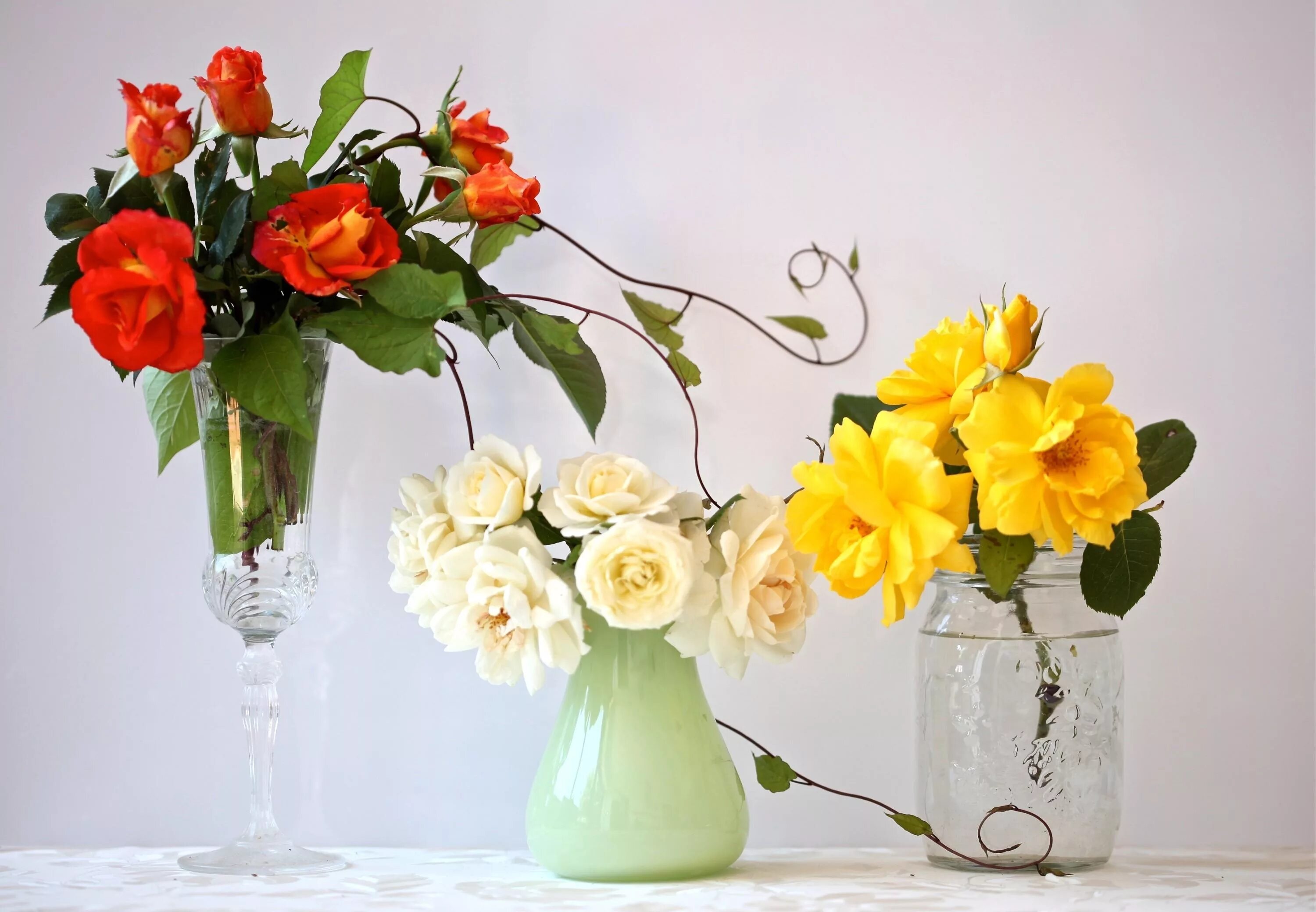 Цветы в вазе. Шикарные цветы в вазе. Красивый букет цветов в вазе. Цветочная композиция.