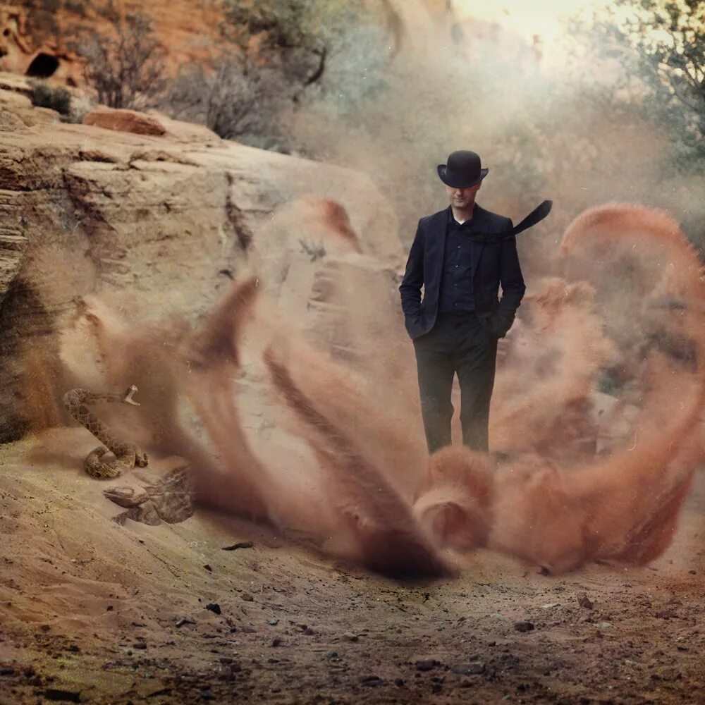 Таинственные люди. Таинственные люди / mystery men. Таинственные люди. Загадочный человек в шляпе. Мужчина в плаще и шляпе.