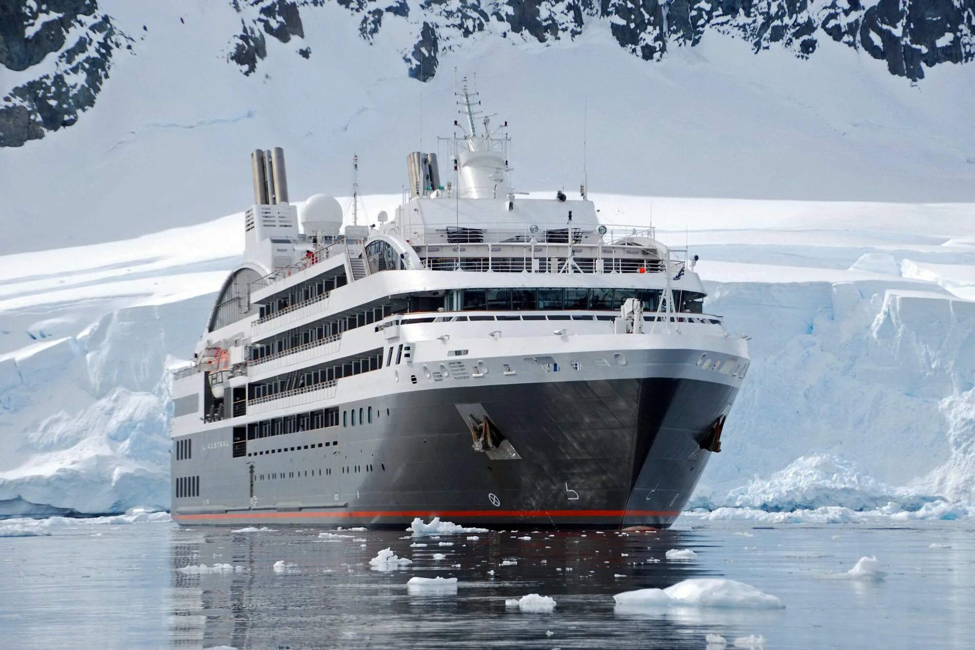 Лайнер l. L austral лайнер. L'austral круизное судно. Лайнер larte. Мега-лайнер по черному морю от самсуна до ялты.